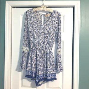 Hollister paisley romper with wide sleeves and elastic waist.